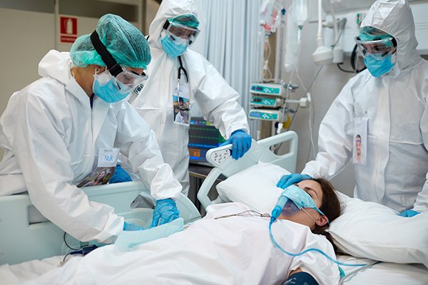The trial revealed no difference in the risk of intubation requirement at 30 days between awake prone positioning and standard positioning for patients with COVID-19. (Photo by Getty Images)